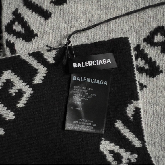 BALENCIAGA ALLOVER LOGO SCARF GREY/BLACK - Picture 6 of 11